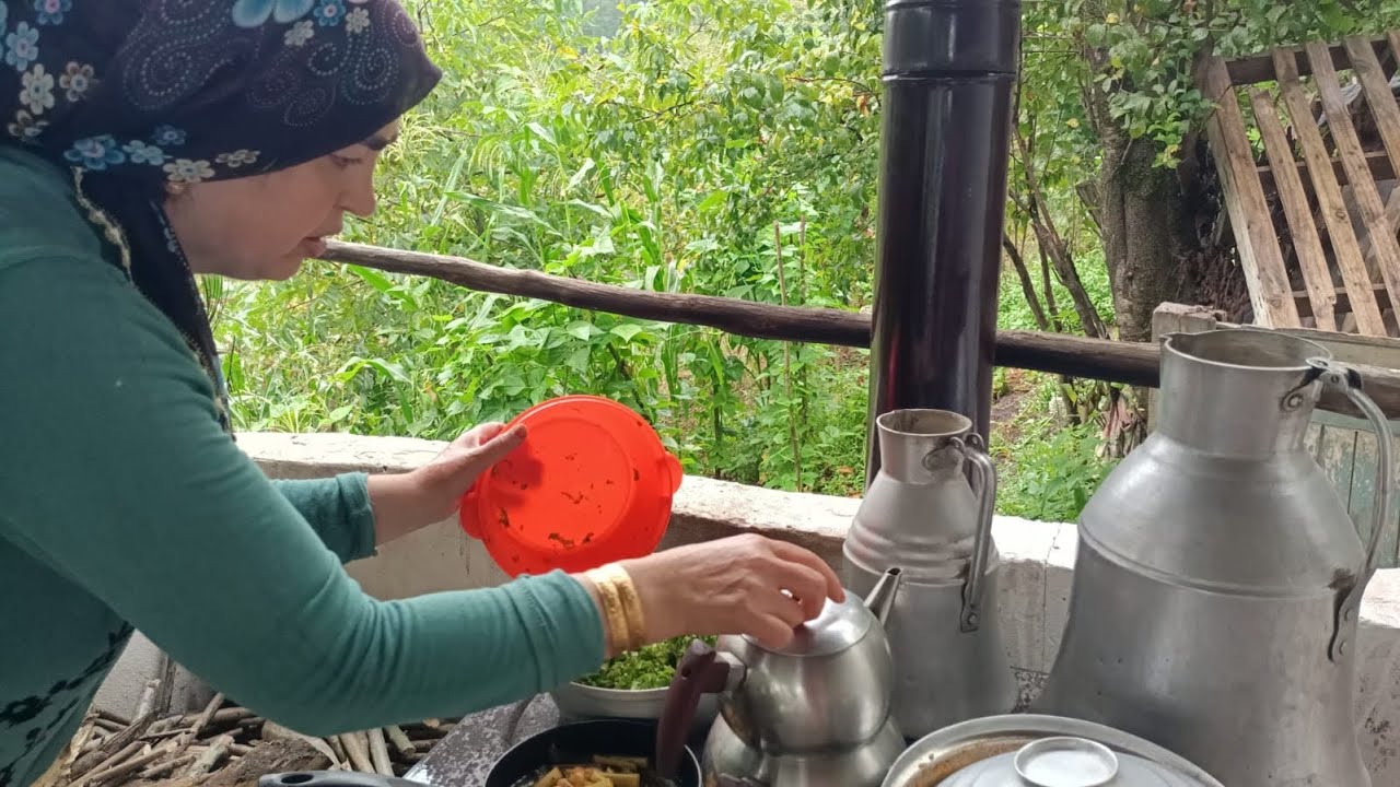 SUNAYIM YAPAR BİZ YERİZ KIVIRCIK CACIĞI BULGUR PİLAVI 🔥 NASILDA GÜZEL YAPAR 🥰