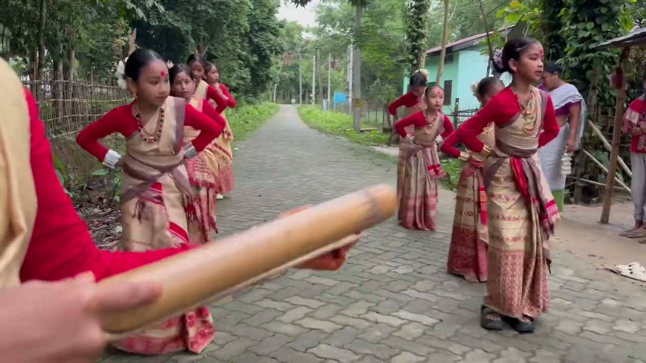 জেং বিহু jeng bihu practice by small girs ,Assam