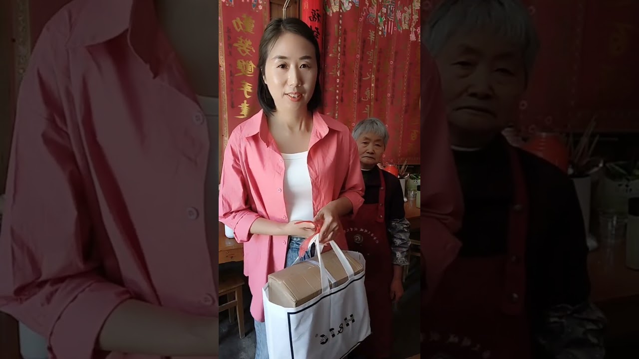 天晴了，我和妈妈採茶叶，爸爸在家晒笋干和自己衣服洗了，下雨这么多天的衣服好多他都洗了，我爸爸是不是很勤奋😂#每天都记录我的真实生活日常 #记录我的茶叶生活 #乡村生活vlog