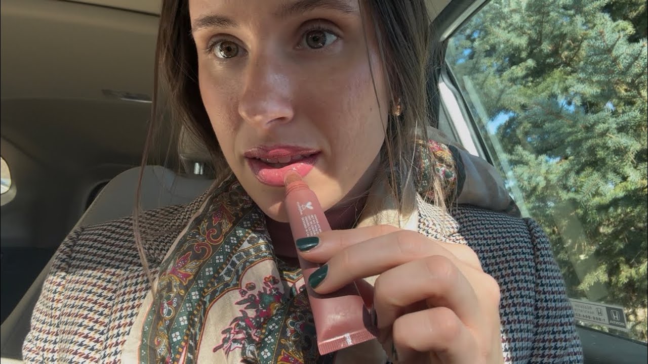 ASMR reapplying lipgloss in my car 👄 (tingly whispers + tongue clicking) 
