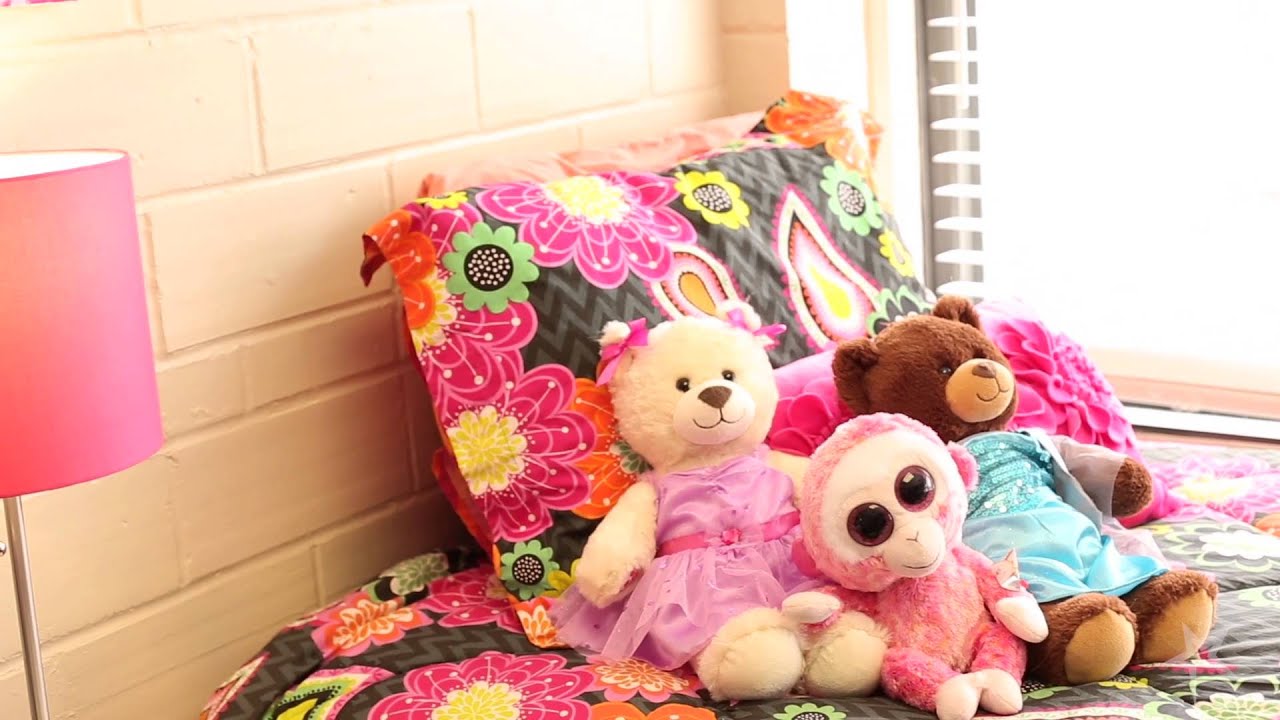 Freshmen Housing - Banning Hall Room Tour