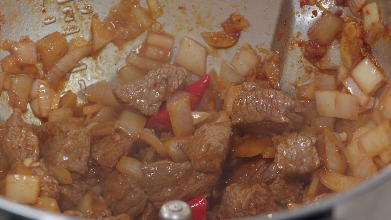 Magimix Cook Expert One Pot Chilli Beef Ragu With Pasta - Adrian Richardson