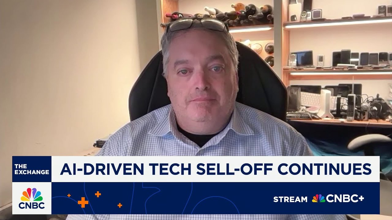 Broadcom will be a net market share gainer next year, says Seaport's Jay Goldberg