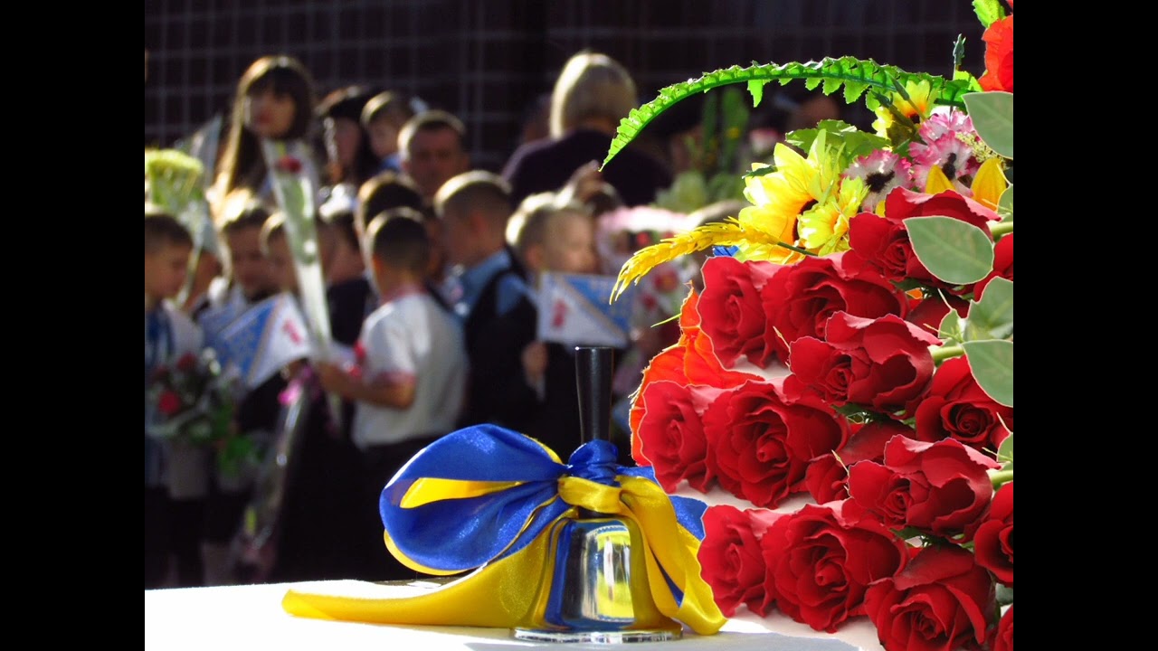Оля Співаночка  - Перше вересня(мінус) з бек-вокалом