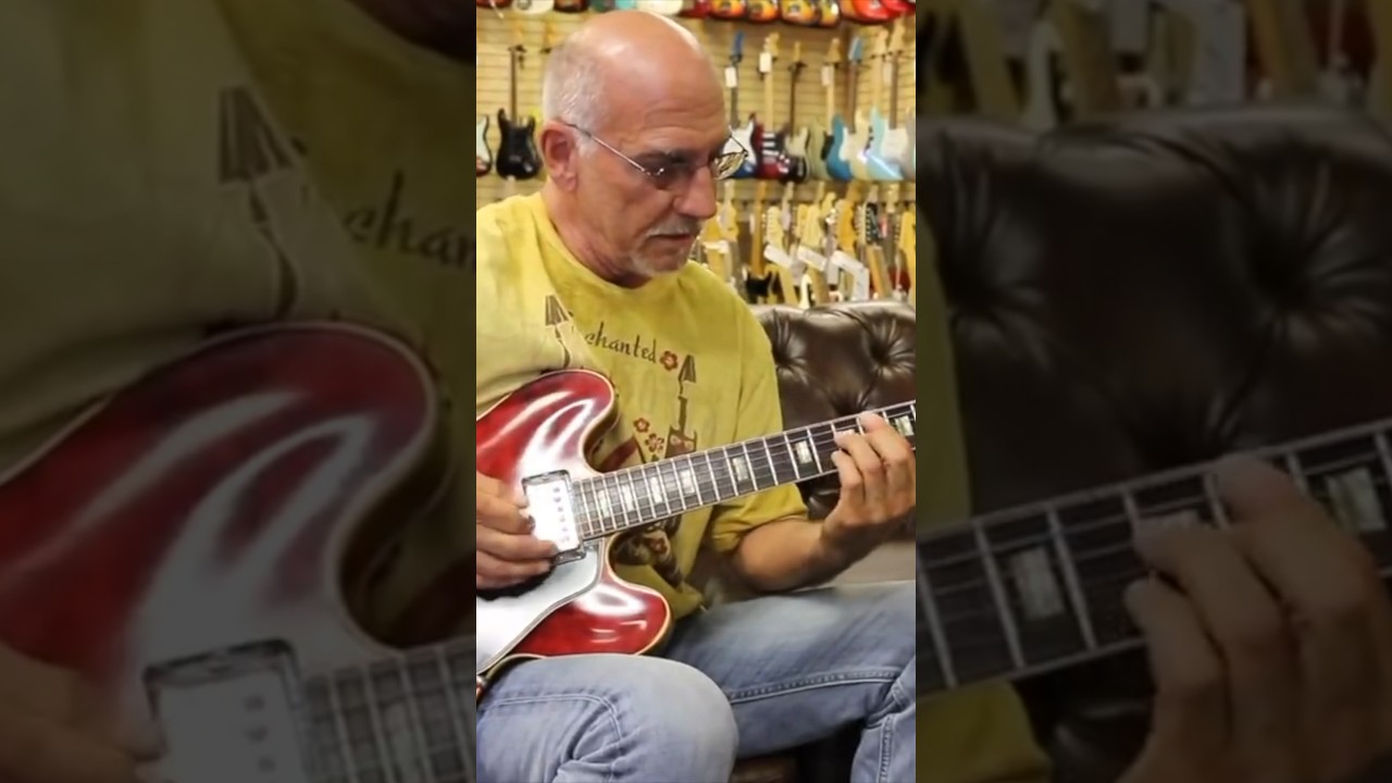 Mr. 335 #LarryCarlton playing a 1962 #Gibson ES-335 at #NormansRareGuitars! 🔥🔥🔥 #throwback #2017