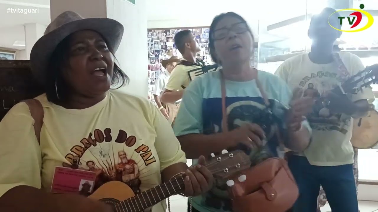 Folia do Divino Pai Eterno de Trindade sendo embaixada por Júlio José no ritmo Folia Mineira