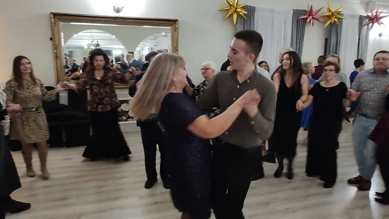 W Złotym DWORZE młodemu TANCERZOWI PANIE nie DAROWAŁY musiał je OBTAŃCOWAĆ !!! 