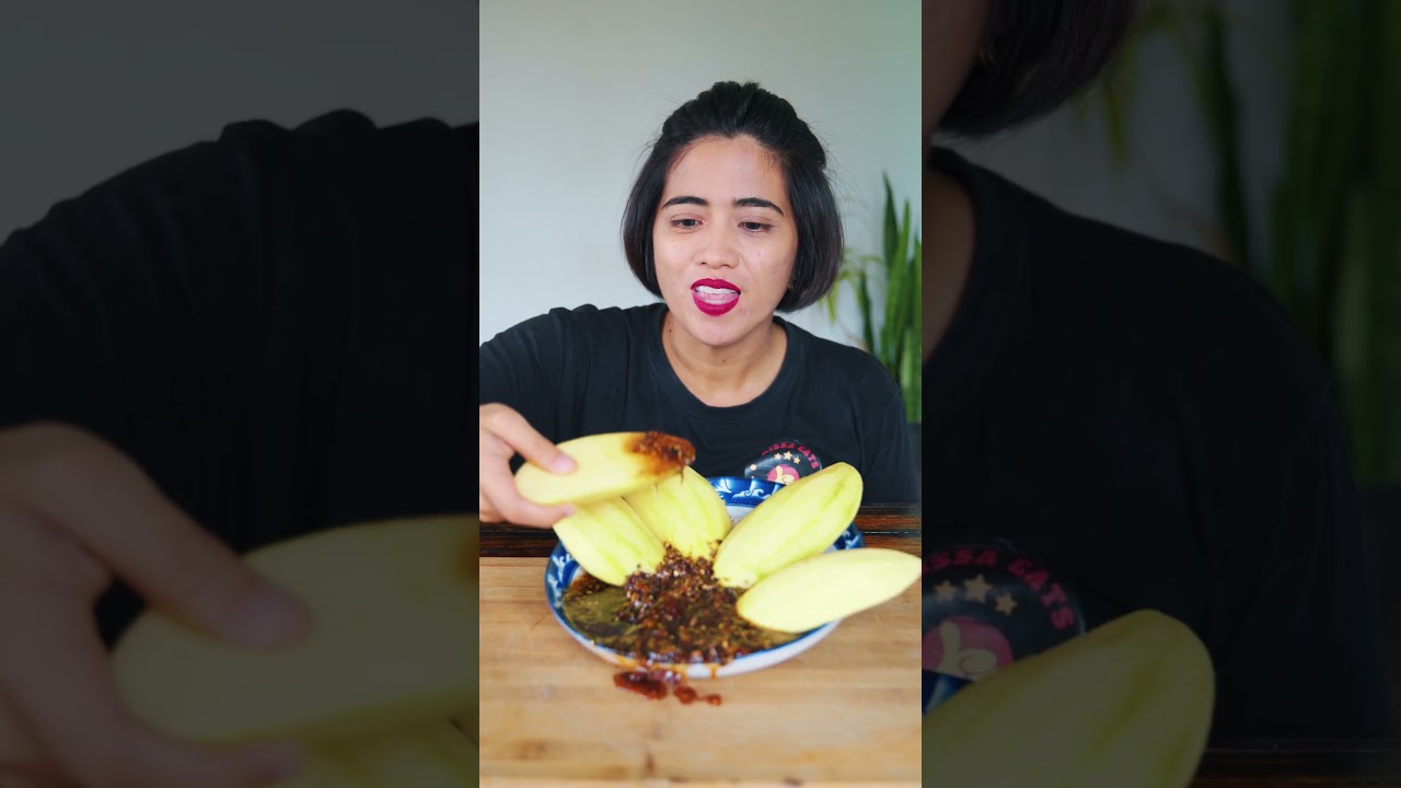 HOW TO EAT DELICIOUS GREEN MANGO #shorts