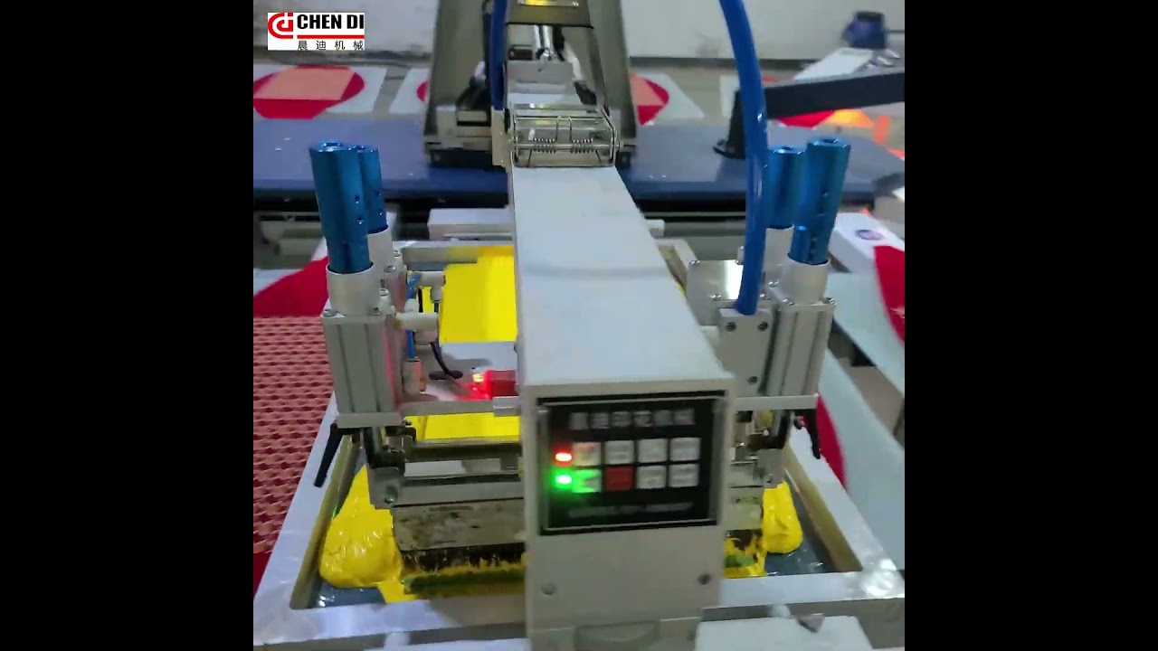 Small in size but powerful in results,2 colors 12 pallets oval printing machine is best choice！