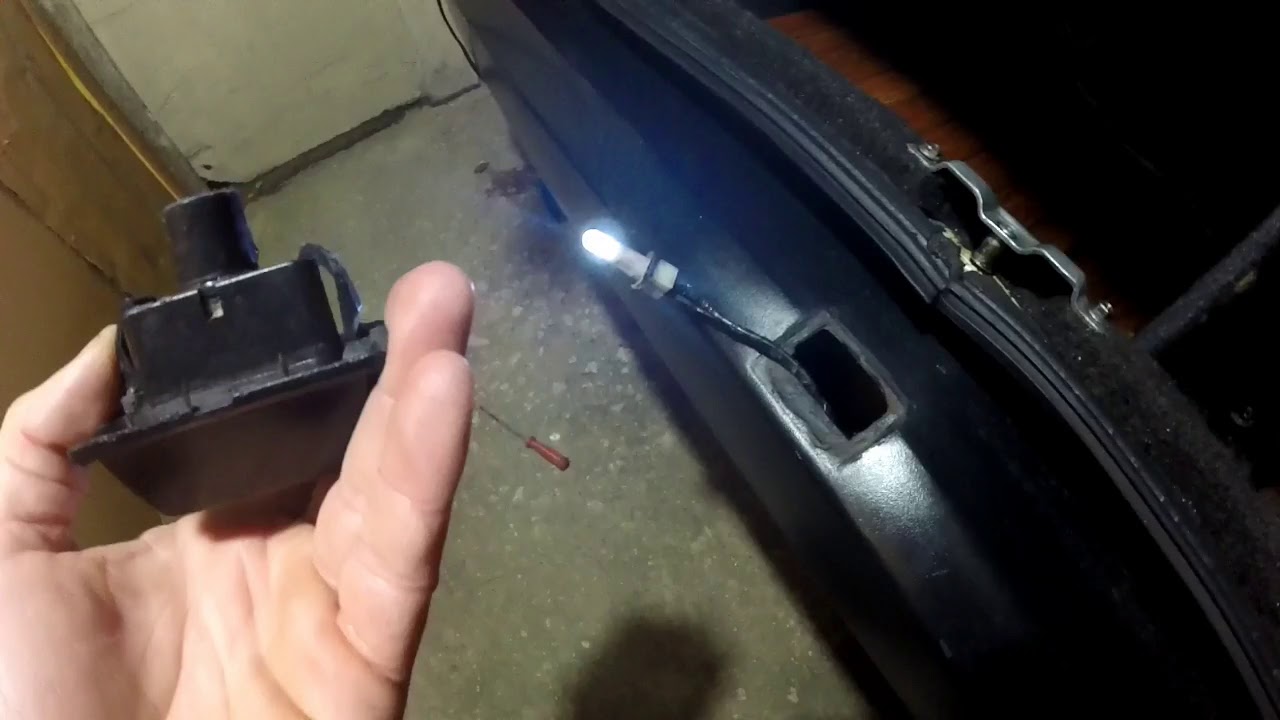 (DICAS) Led na Luz de Placa Fiat Uno/Evitando Oxidação no Soquete da Lâmpada !!!