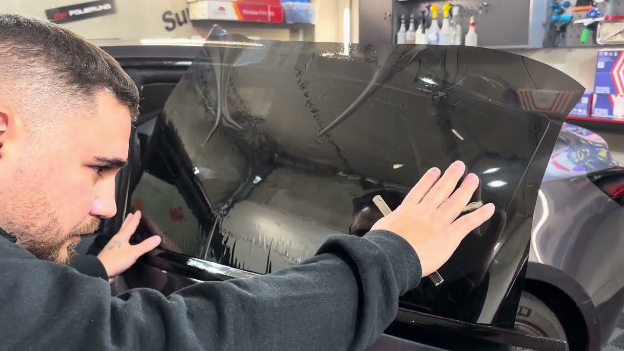 Tesla Model 3 Seitenscheibe in 10 Minuten folieren: Scheiben tönen bei #rwfolierung