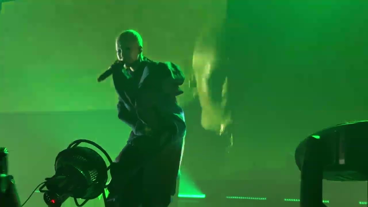 XG - Cocona - Surround Sound / Dirt Off Your Shoulder Cover live in Berlin