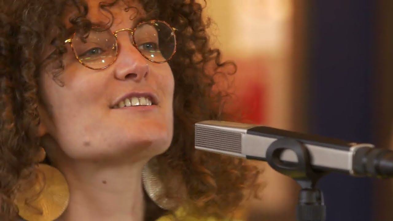 IREKE - Petit A Petit (feat Agn&egrave;s H&eacute;l&egrave;ne) [Official Video]