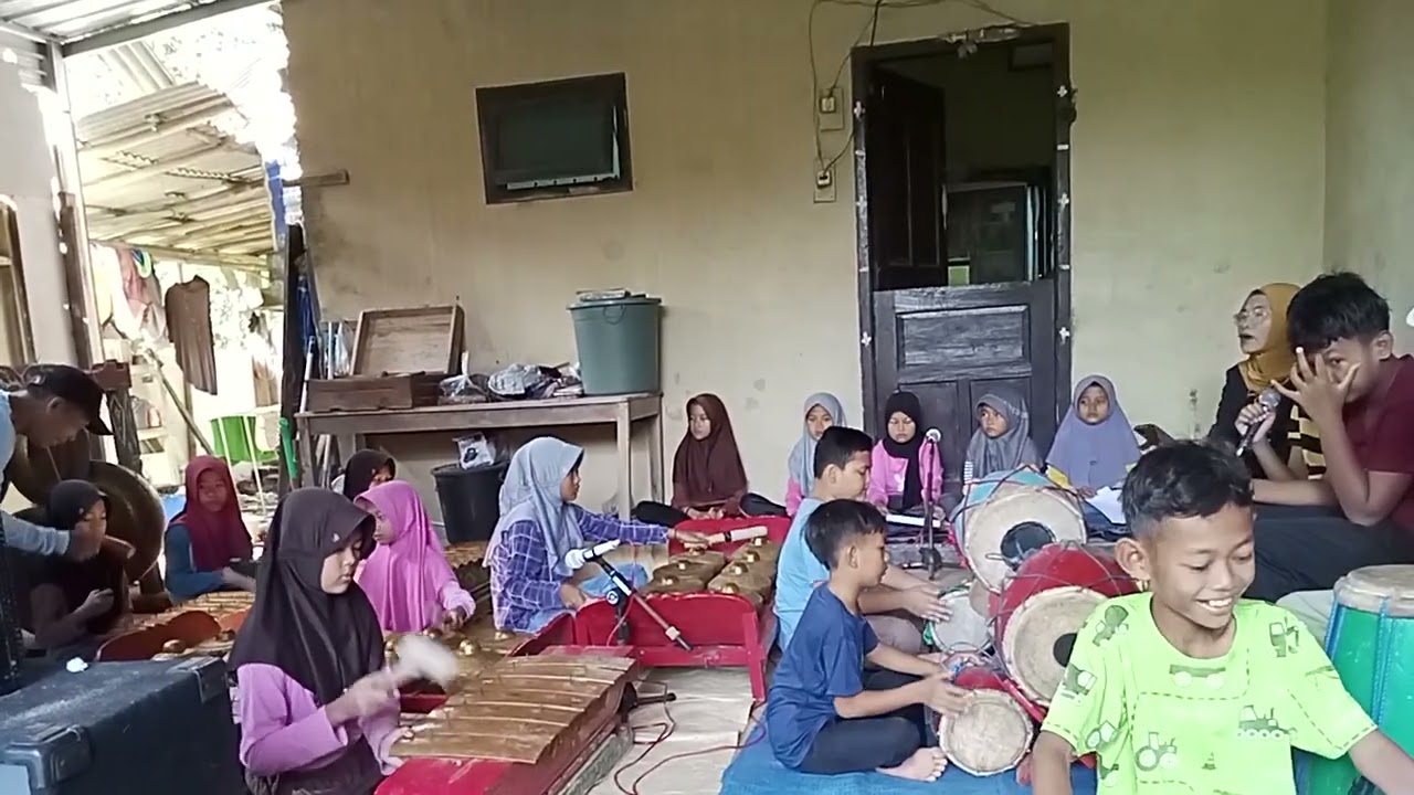 SDN 1 Tlaga Latihan Gending 