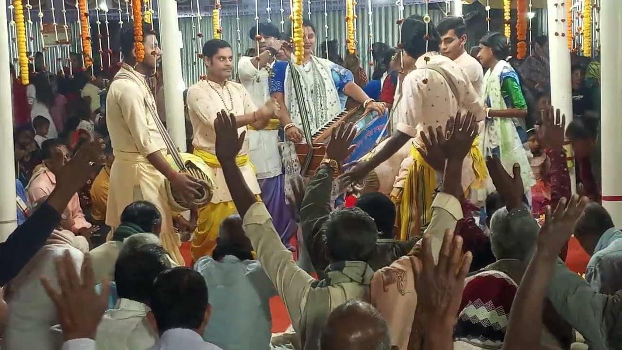 চমৎকার গাইলেন রাধা মন্দির সম্প্রদায় খুলনা 01719081787