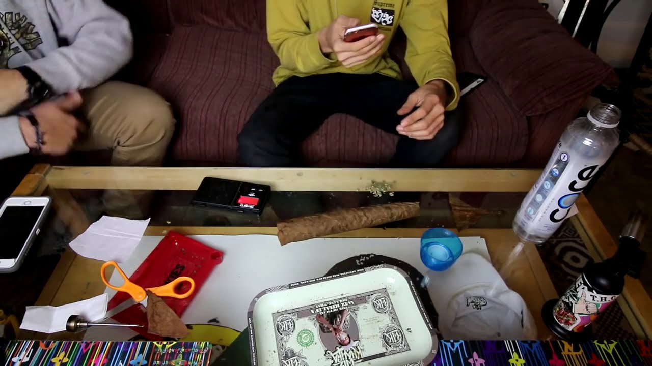 ROLLING A 34 GRAM BLUNT WITH GROOVYMAC