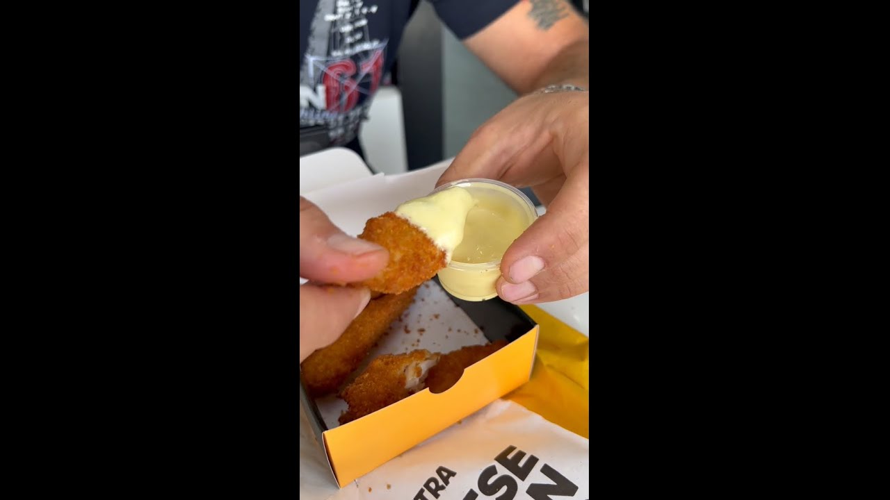 Chicken Comparison (Anthony's vs Cheese on top) 🍗- 🍗مقارنة بين مطعمين دجاج