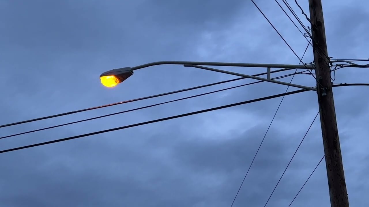 HPS Street Light Turning On