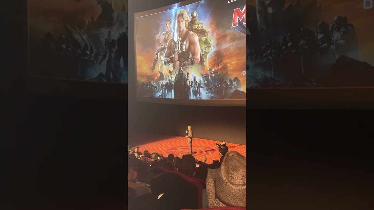 Трэвис Найт представляет мировую премьеру фильма &laquo;Властелины Вселенной&raquo;.