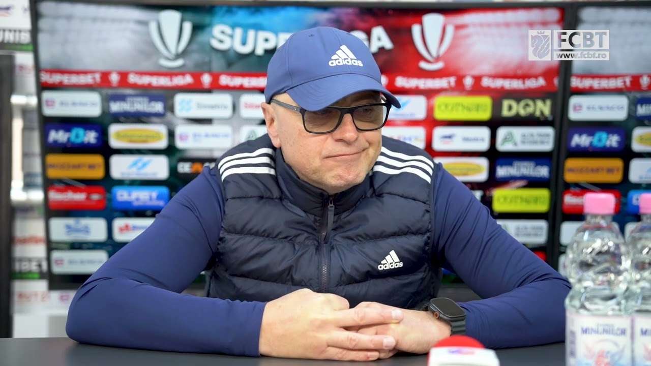 Leo Grozavu la conferința de presă &icirc;nainte de partida dintre UTA Arad și FC Botoșani