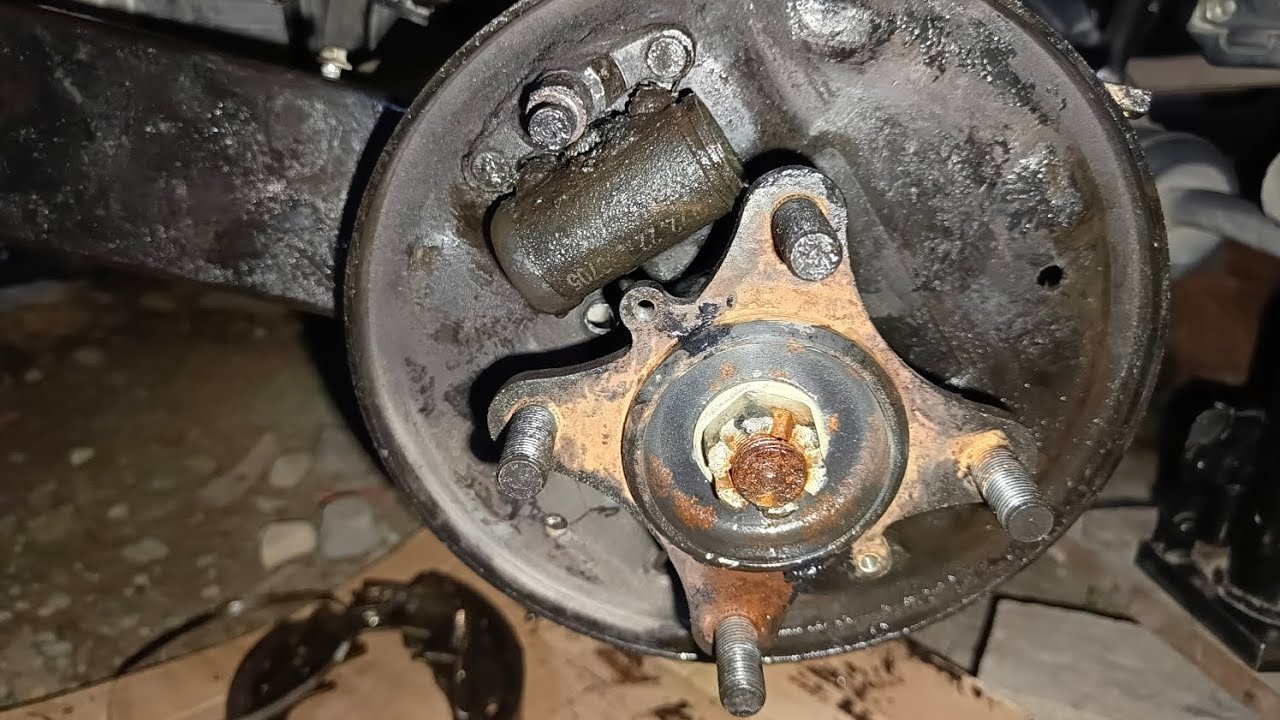 Rusi Caruza 200i Change Rubber cap/gasket and axle greasing
