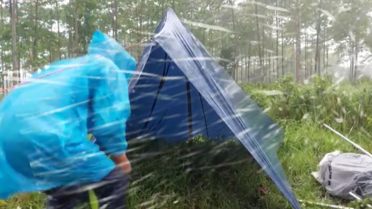 SOLO CAMPING IN HEAVY RAIN - RELAXING RAIN WITH THUNDERSTROMS - RAIN SOUND ASMR.