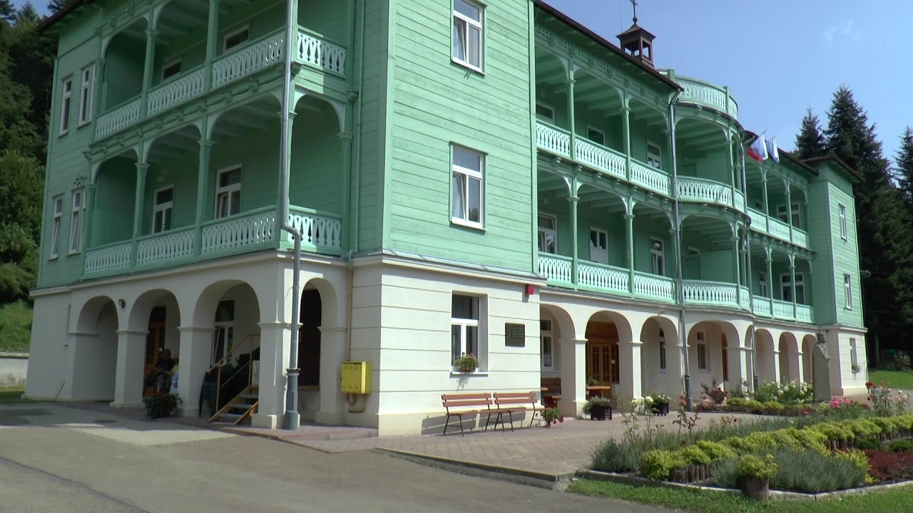 Komańcza. Klasztor Si&oacute;str Nazaretanek.