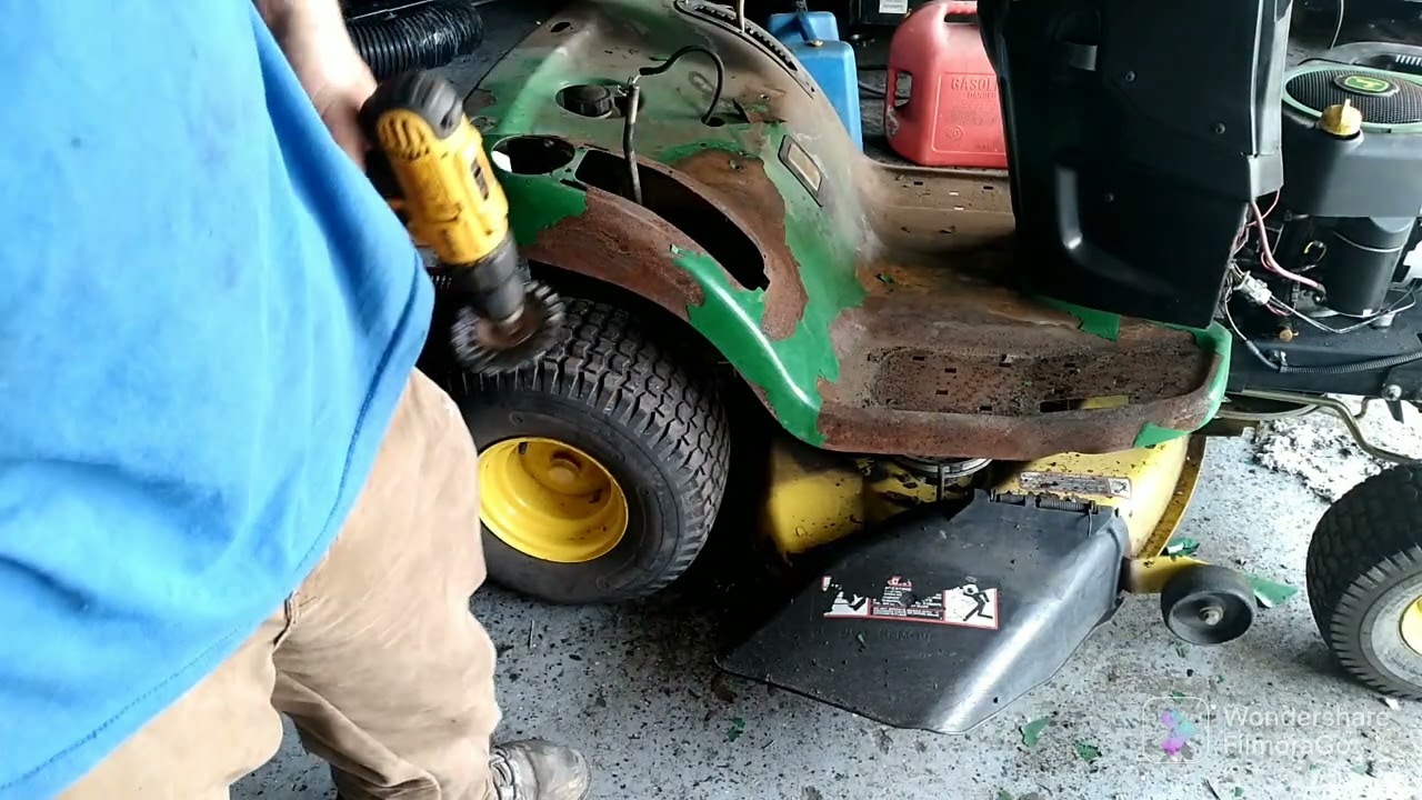 how to sanding and painting La100 John Deere riding lawn mower