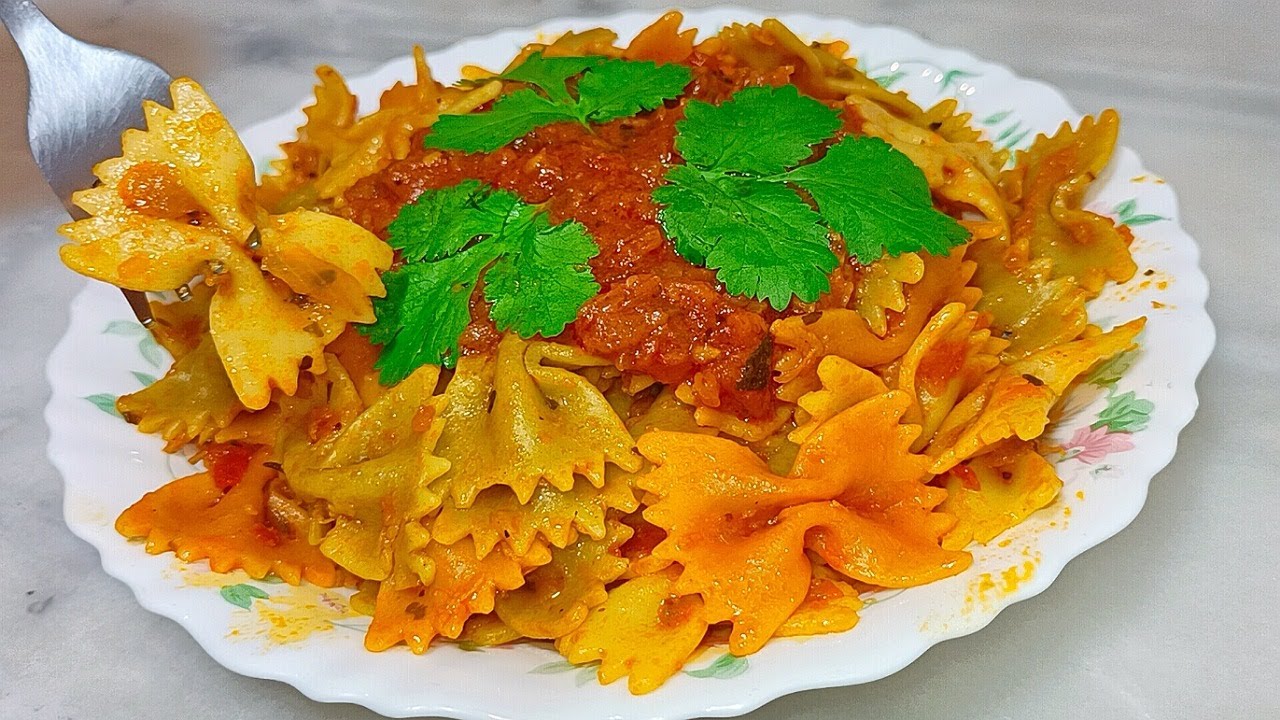 PÂTES FARFALLE À LA SAUCE TOMATE! SIMPLE ET TRÈS FACILE C'EST LE PLAT IDÉAL POUR UN DÎNER EN FAMILLE