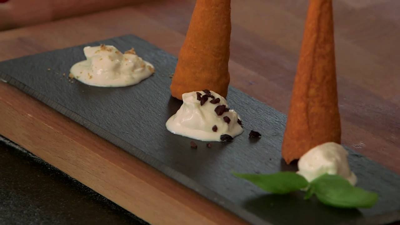 Gelato di bufala, cono di pomodoro e basilico