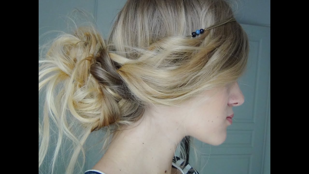 Coiffure avec bijou de cheveux