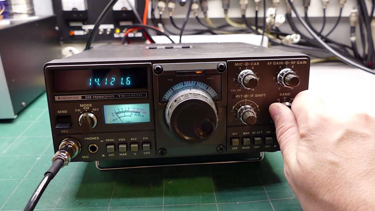Diversos mantenimientos en un Kenwood TS 130S