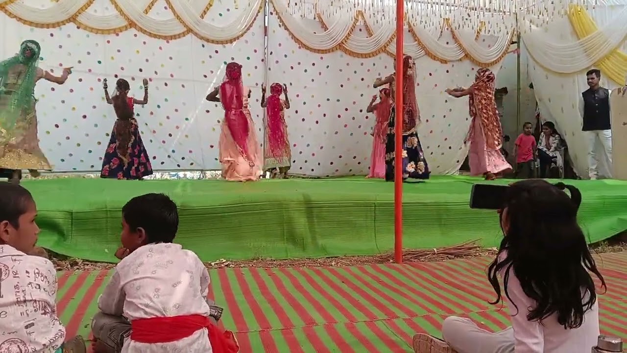 Rangilo mar dholana... dance performance by 5th standard.