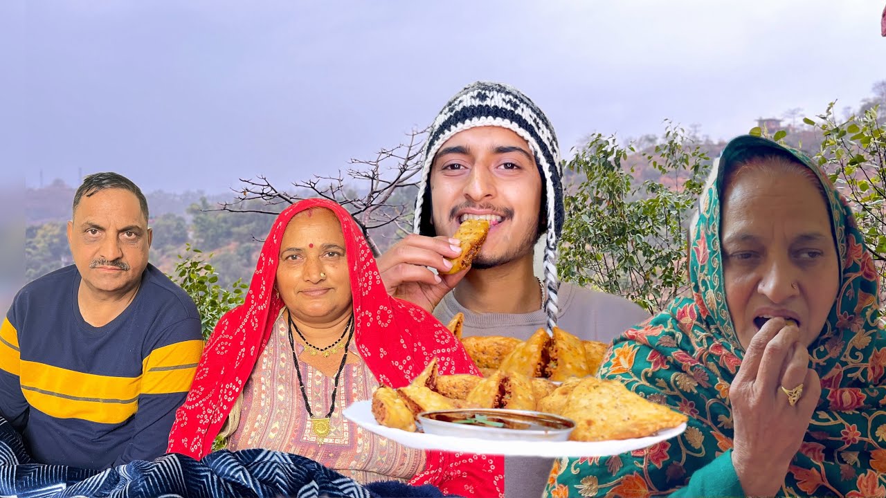 Ghr walo k lea bane samose or matar 🤤