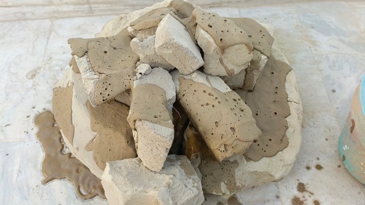 Asmr.Naural mud dry crumbling on floor+clay pot with paste pouring huge big chunks