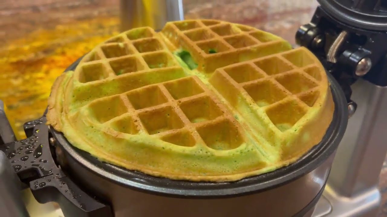 How to Make Vietnamese Pandan Waffles | Crispy & Fragrant
