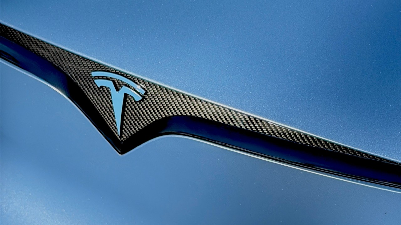 2026+ | Model S Refreshed Front End Inlay - GoPlaid Style - Dry Molded Carbon Fiber