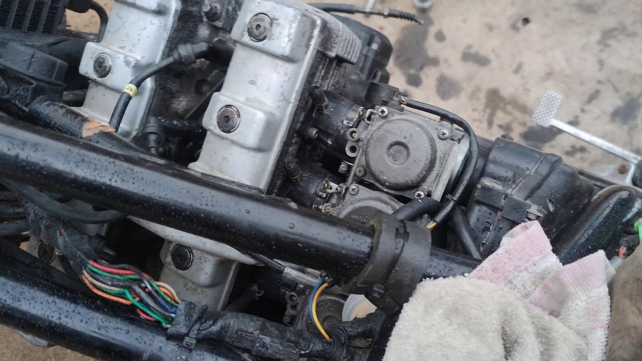 YAMAHA XJR 400 engine operation without clutch basket and oil pump.  Pay attention to the noise.