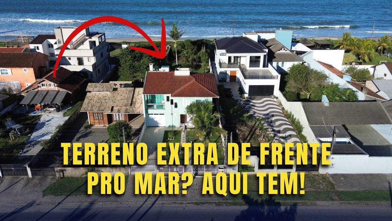VENDIDA - Oportunidade Rara em Itapoá, Santa Catarina: Sobrado Mobiliado com Terreno Extra
