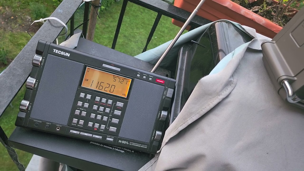 Tecsun S-2200x VS Tecsun H-501x VS Eton Elite 750 on narrow filter Radio Romania 11620 kHz