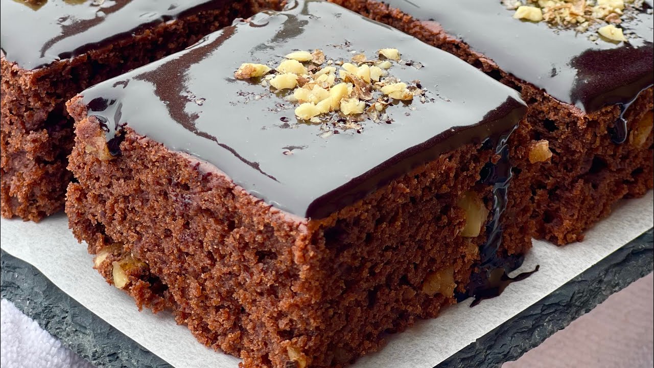 Negresă de post cu nuci, gem și glazură/Torta vegana con noci e marmellata