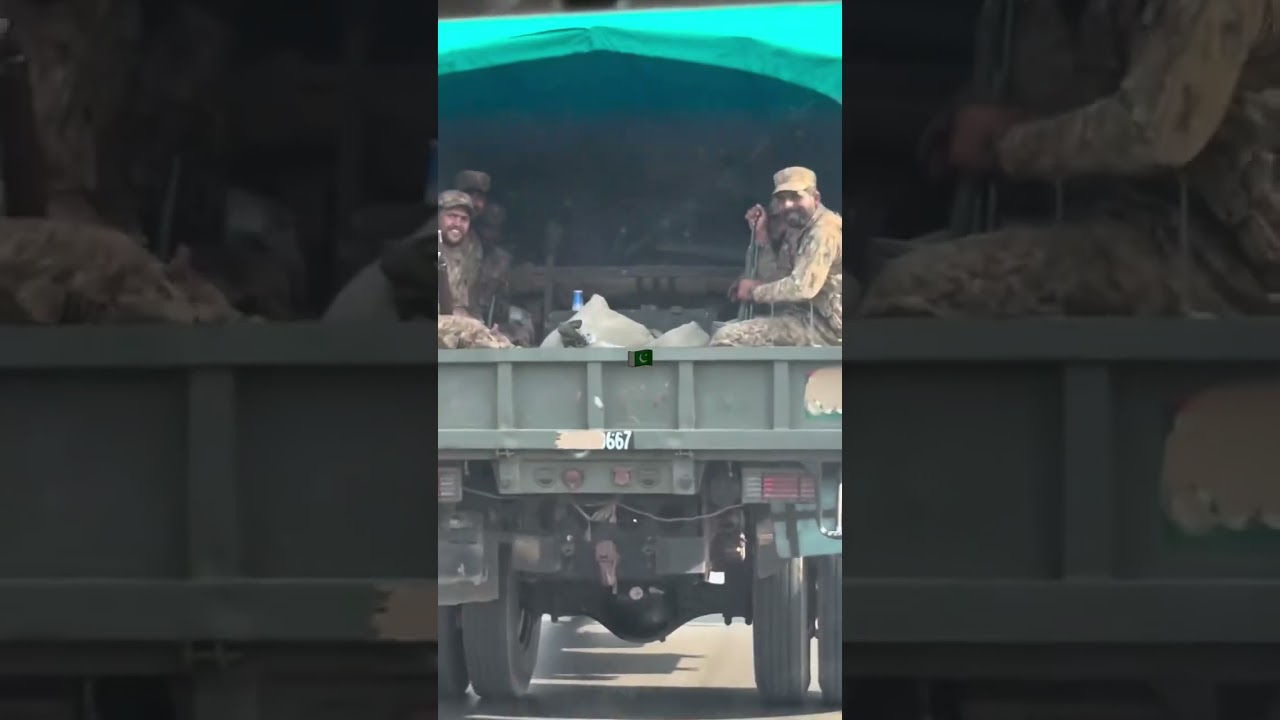 Шахид Африди проявляет любовь к своей армии