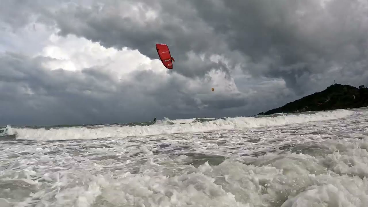 Ozone Edge V12, Kitesurfing Haad Rin, Koh Phangan on Nov 17, 2023