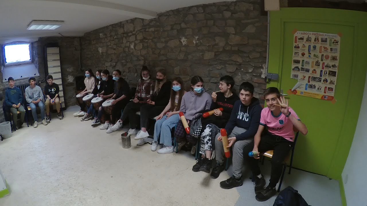 polyrythmie sur le son cubain par les 4ème2 du collège de Crocq, avril 2022