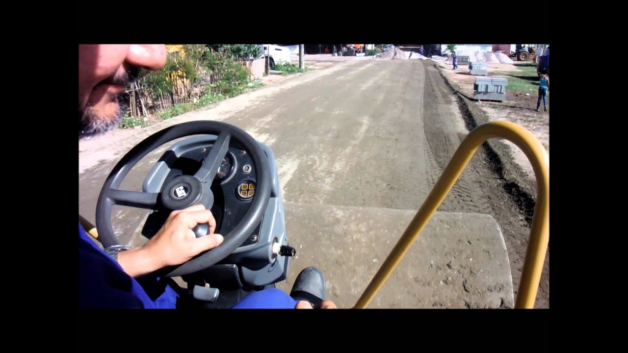 Botando rolo compactador Caterpillar CP533E pra vibrar!(Vídeo completo da 