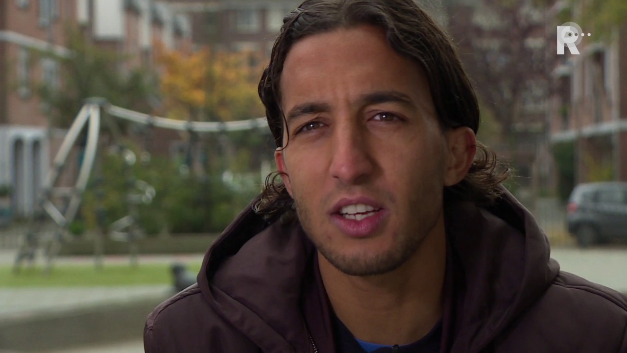Een reportage over de mooie  loopbaan van Nasser El Khayati