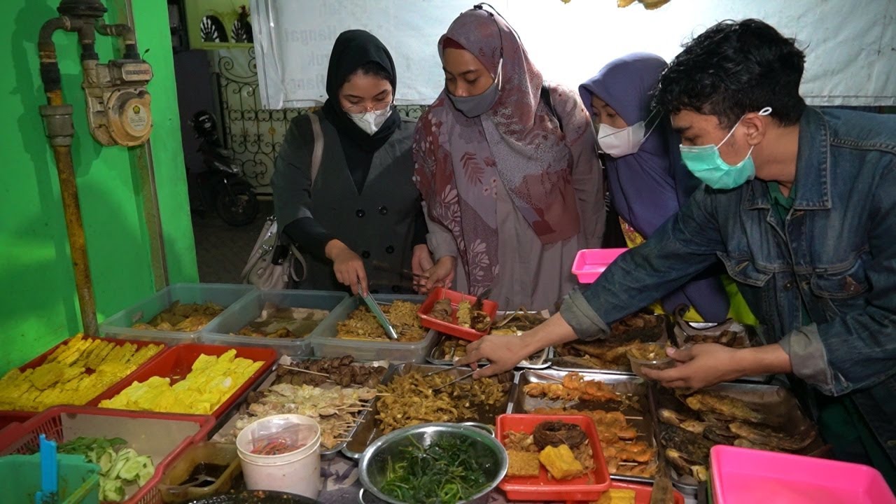 WARUNGNYA NYLEMPIT LAUKNYA KOMPLIT..!! Sambelan Anak Lanang