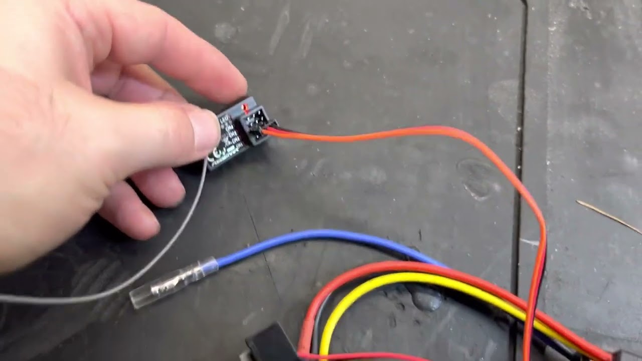 Spudski RC How To: Bind a Absima CR4S Radio Set and Plug in a Carson ESC