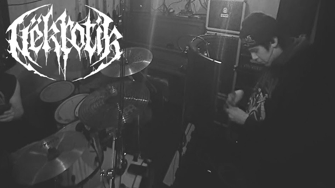 N&Euml;KROTIK - BODYROT (Live Studio Session)