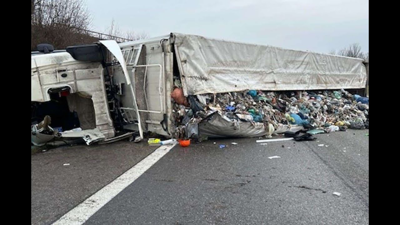 LKW-Unfall auf A65 bei Landau führt zu Vollsperrung
